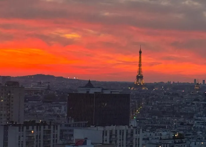Eiffel Tower View Terrace Apt